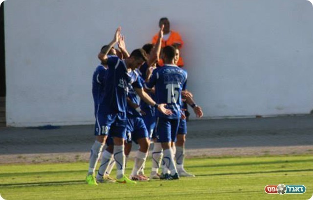 שחקני לוד חוגגים (עודד חסין BEST-BALL)